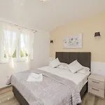 Rea 1 With Heated Pool فيلة بريفلاكا