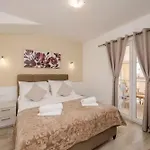 Rea 1 With Heated Pool بريفلاكا