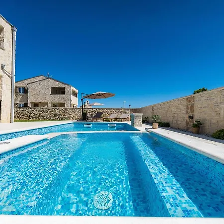 Rea 1 With Heated Pool Villa