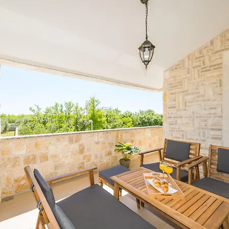 Rea 1 With Heated Pool * Privlaka (Zadar)