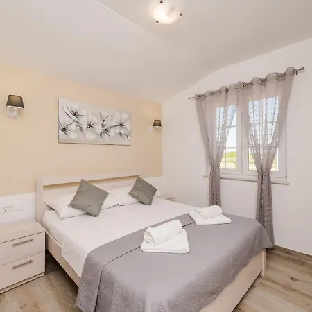 Rea 1 With Heated Pool *