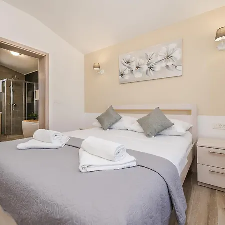 Rea 1 With Heated Pool *