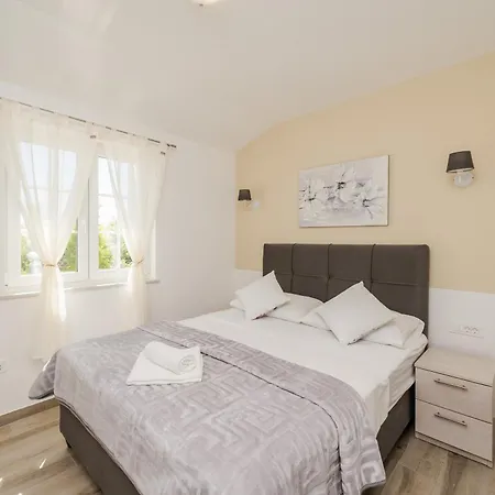 Rea 1 With Heated Pool Villa Privlaka
