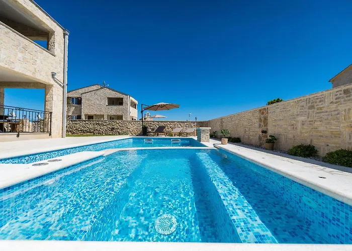 Rea 1 With Heated Pool Villa