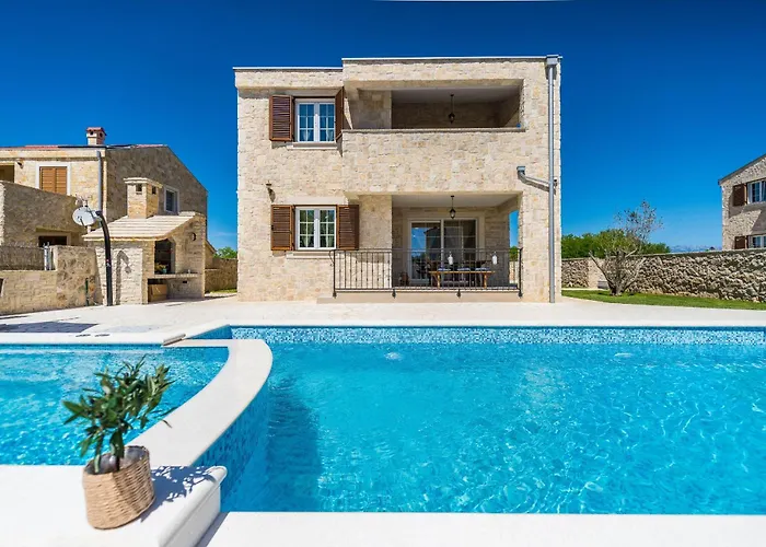 Rea 1 With Heated Pool Villa