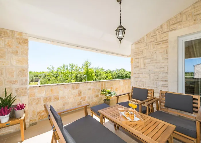 Rea 1 With Heated Pool * Privlaka (Zadar)