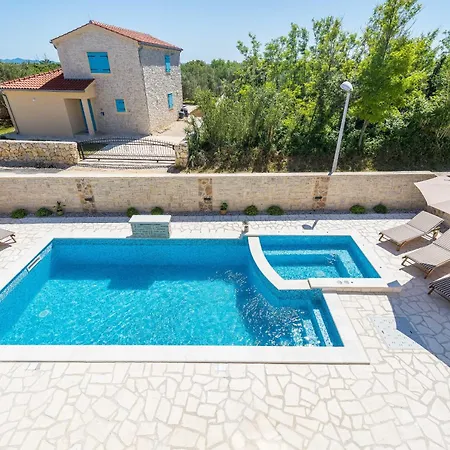 Rea 1 With Heated Pool *