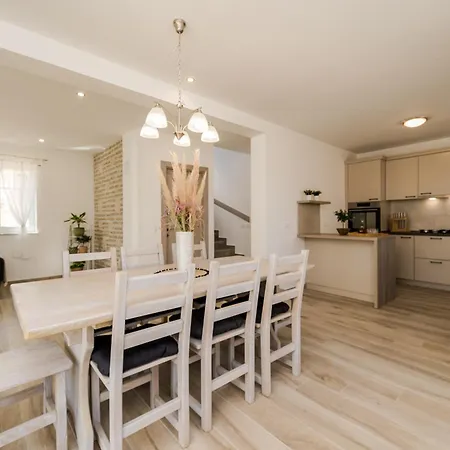 Villa Rea 1 With Heated Pool Privlaka (Zadar)