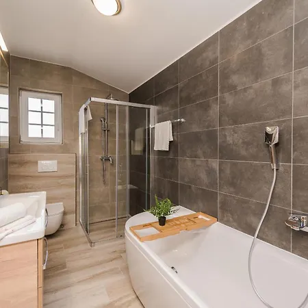 Rea 1 With Heated Pool Villa