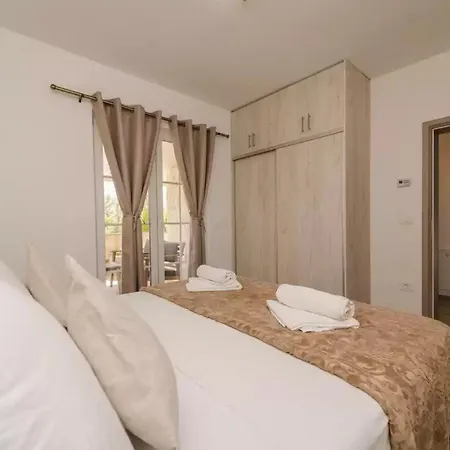 Rea 1 With Heated Pool