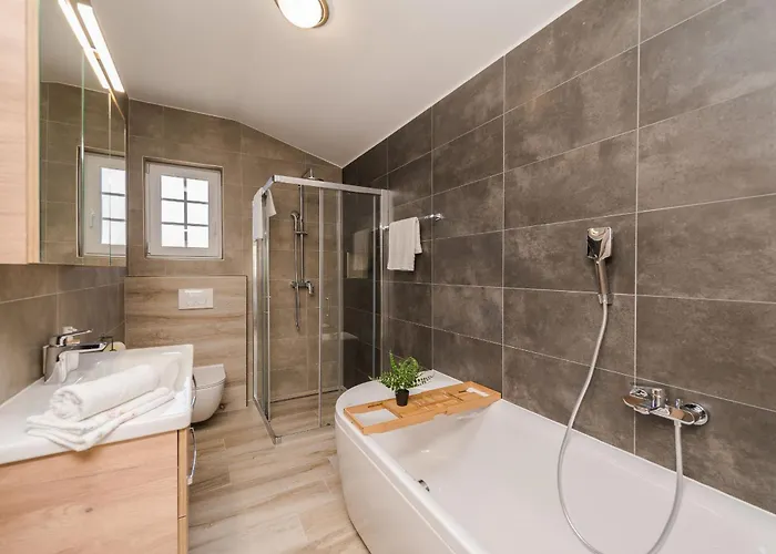 Rea 1 With Heated Pool 빌라