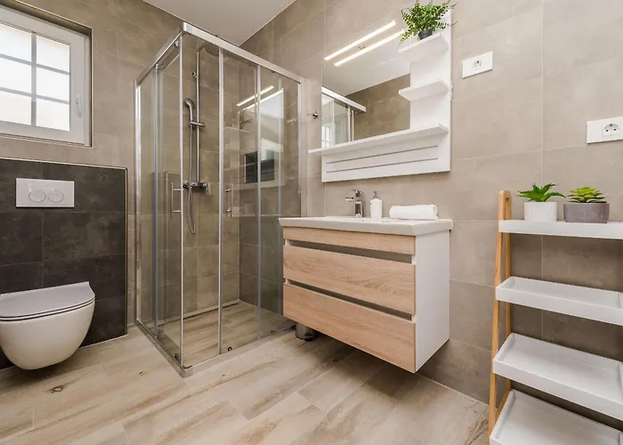 Rea 1 With Heated Pool